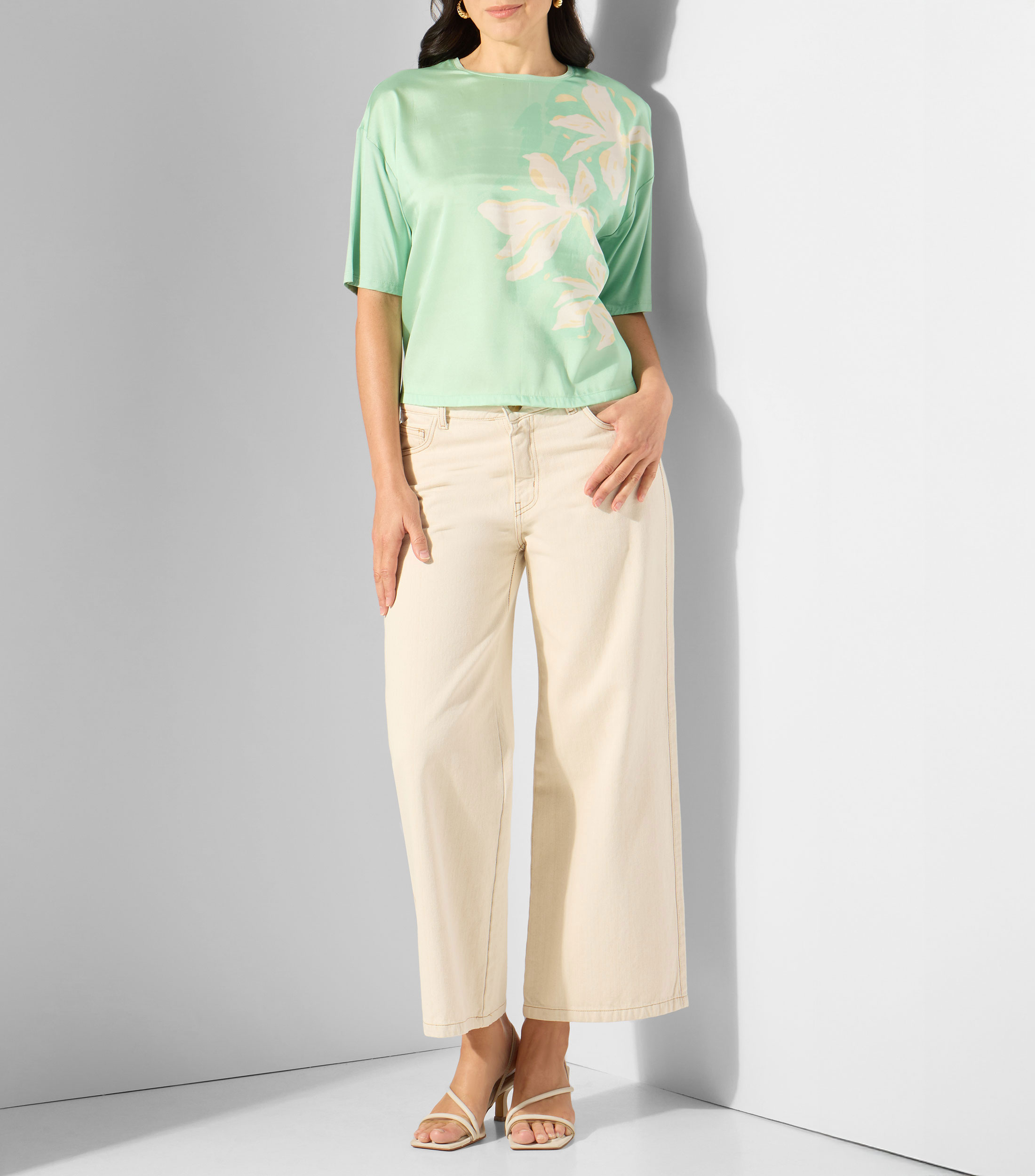 Playera de cuello redondo con manga corta estampada Mujer